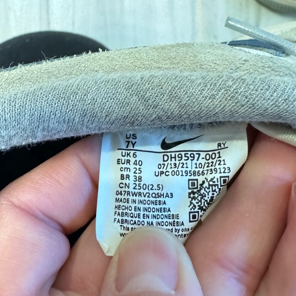 Youth Nike Air Force 1 Sneakers, Size 7, Used Condition - Picture 6 of 8